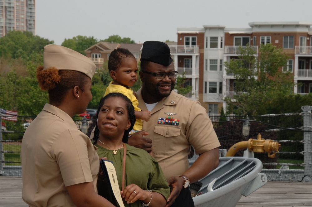 Naval Museum hosts a reenlistment ceremony