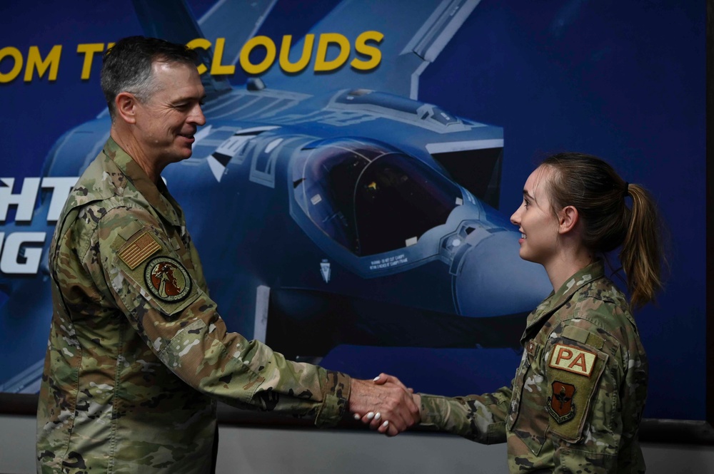 19th AF Commander visits the 33rd FW