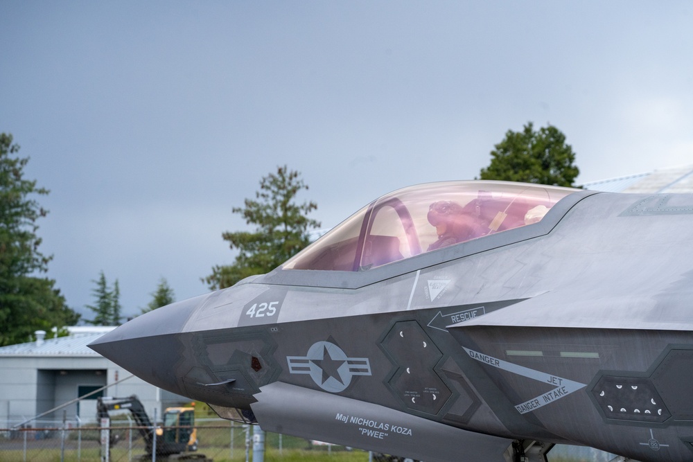 Aircraft arrive in Portland ahead of Oregon International Air Show