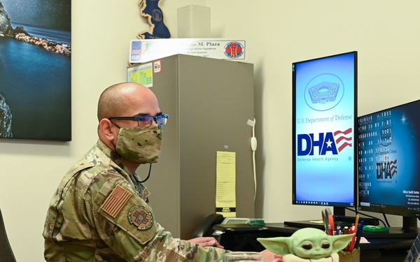 377th MDG immunization clinic ensures medical readiness