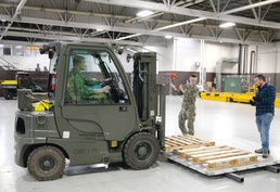 NAVSUP FLC PUGET SOUND SAILORS TRAIN WITH AIR FORCE CARGO HANDLERS