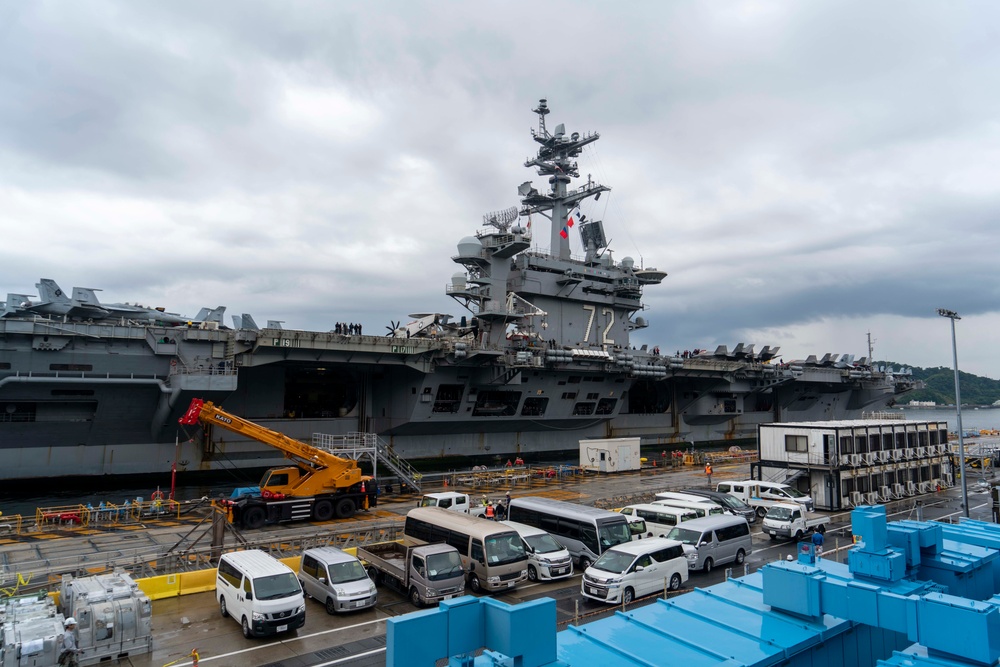 Dvids Images Uss Abraham Lincoln Cvn Arrives At Commander Fleet Activities Yokosuka