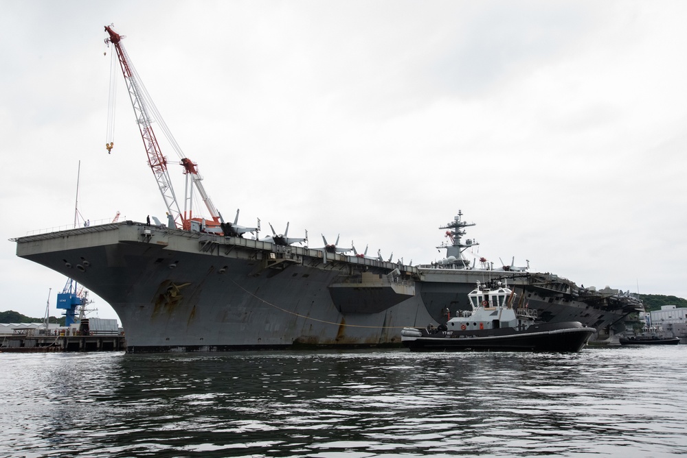 USS Abraham Lincoln arrives Yokosuka