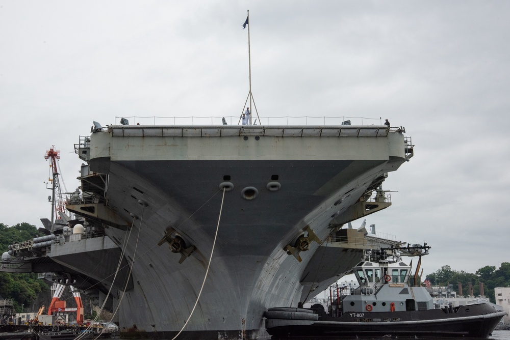 USS Abraham Lincoln arrives Yokosuka