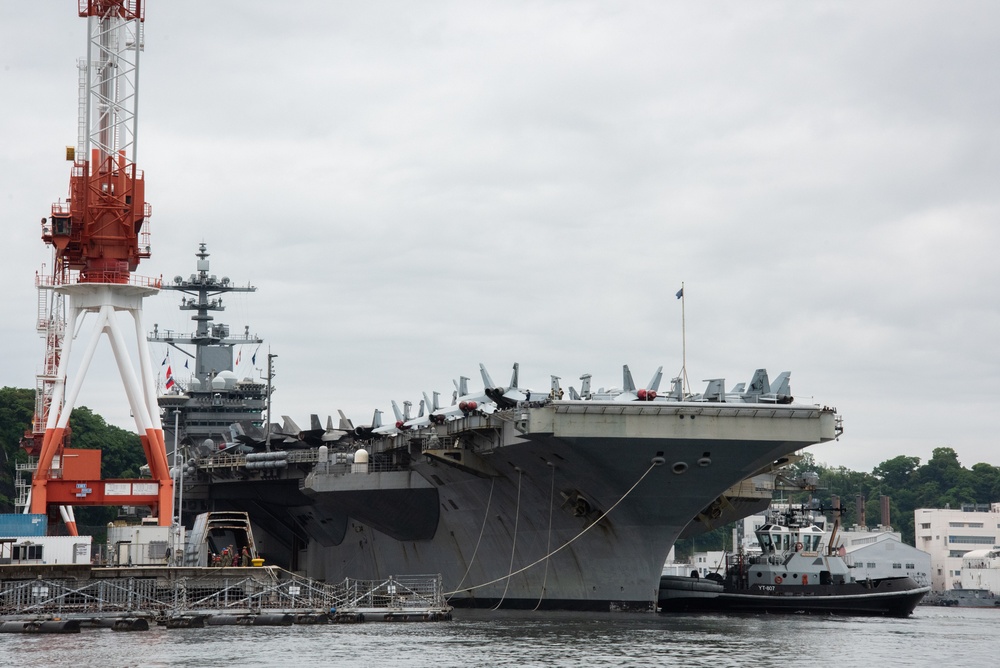 USS Abraham Lincoln arrives Yokosuka