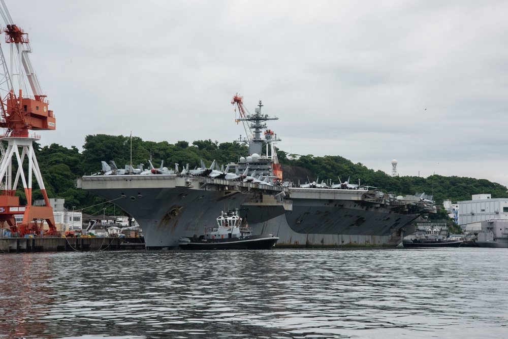 USS Abraham Lincoln arrives Yokosuka