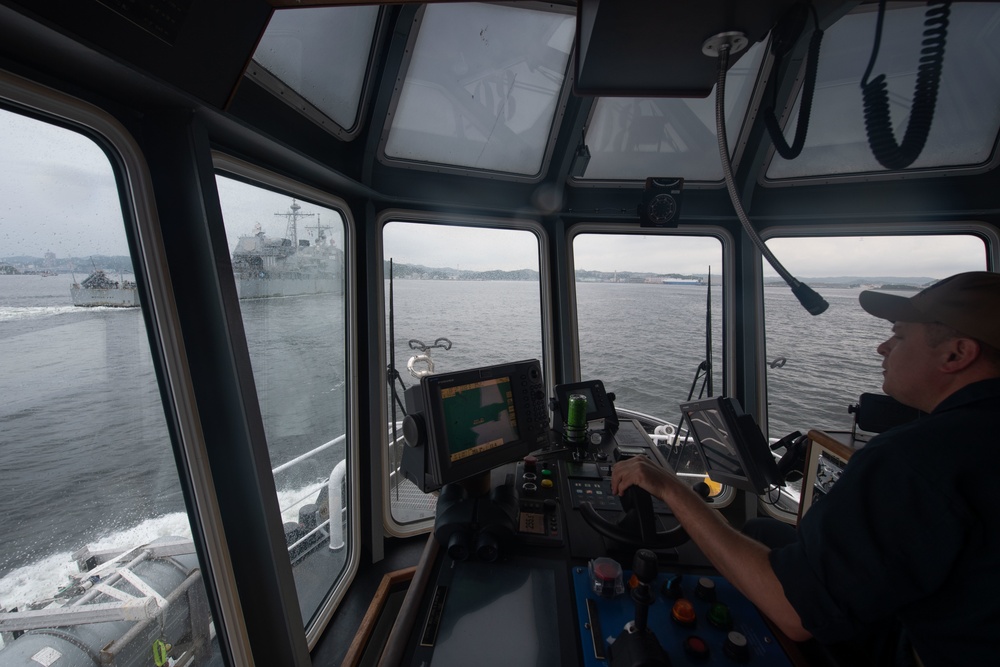 Abraham Lincoln Strike Group arrives at CFAY