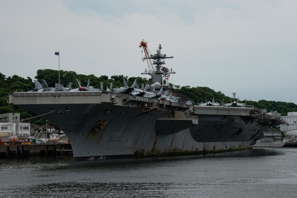 Abraham Lincoln Strike Group arrives at CFAY
