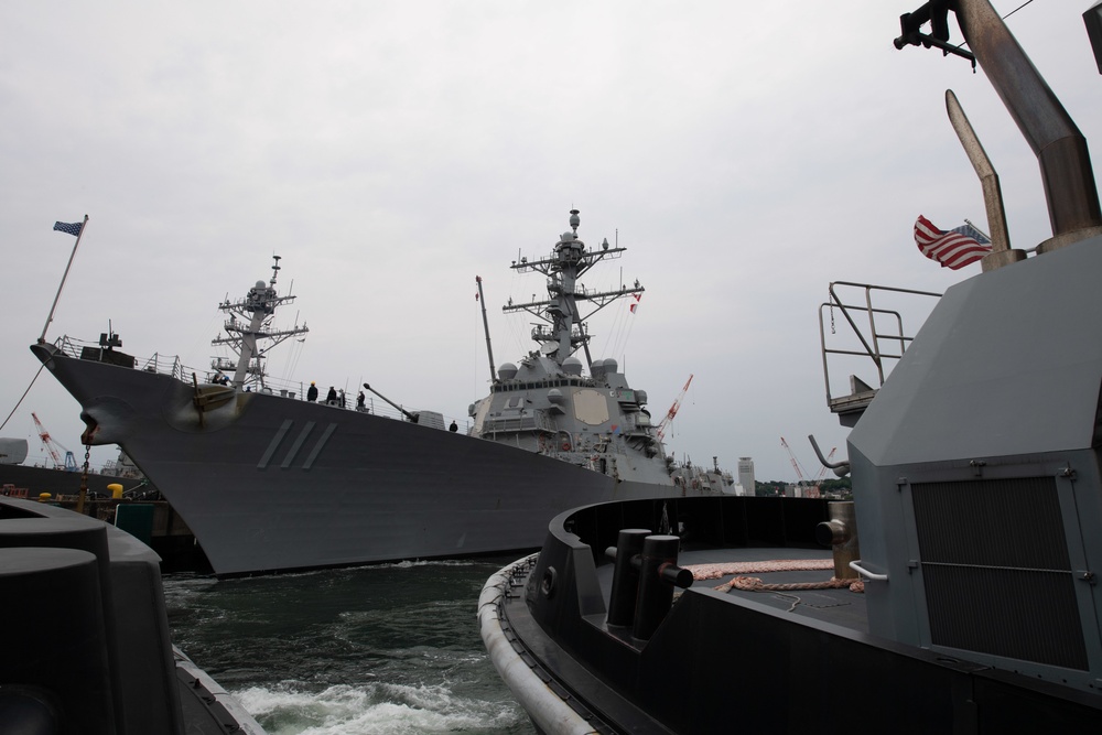 Abraham Lincoln Strike Group arrives at CFAY