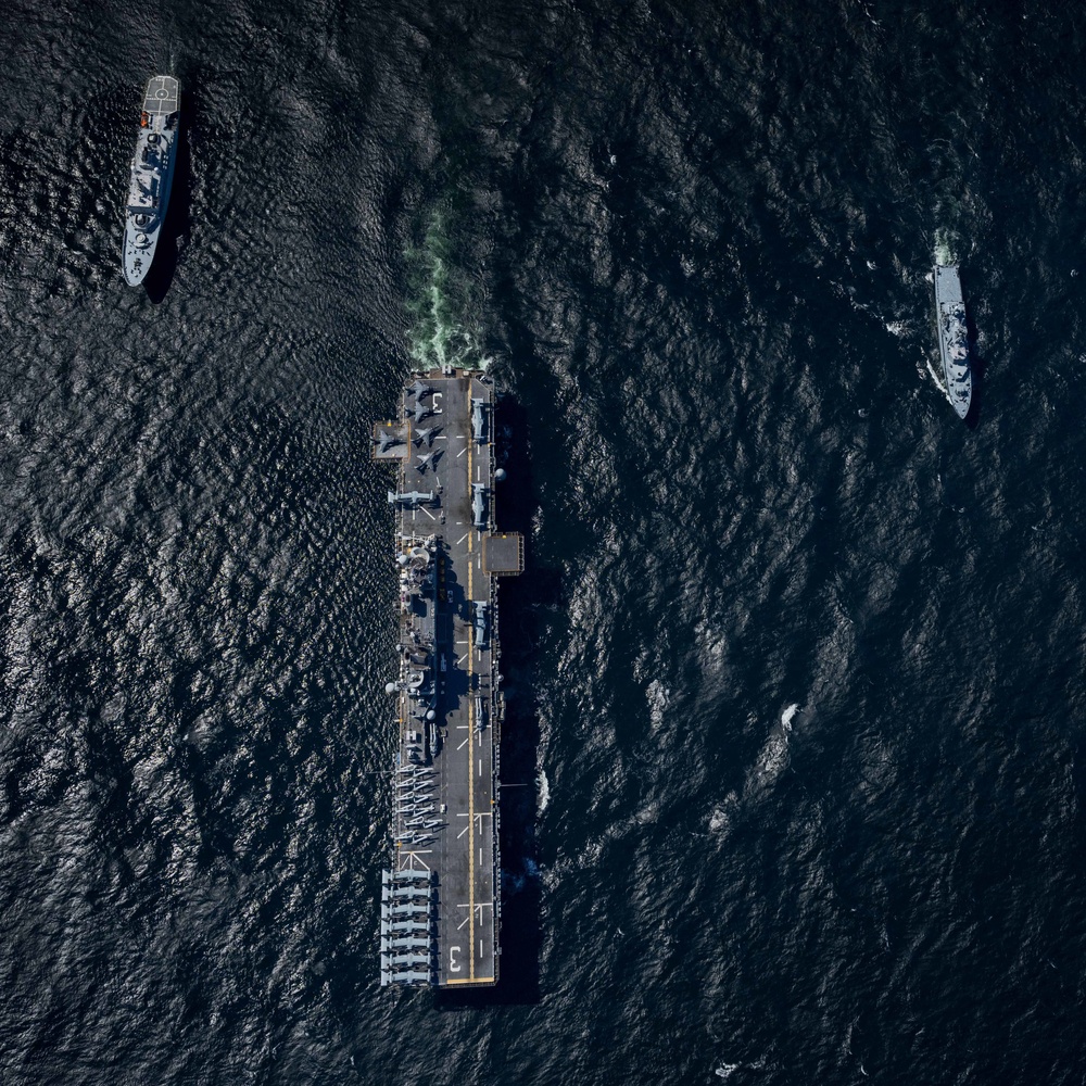 Kearsarge Conducts Operations in the Atlantic Ocean.