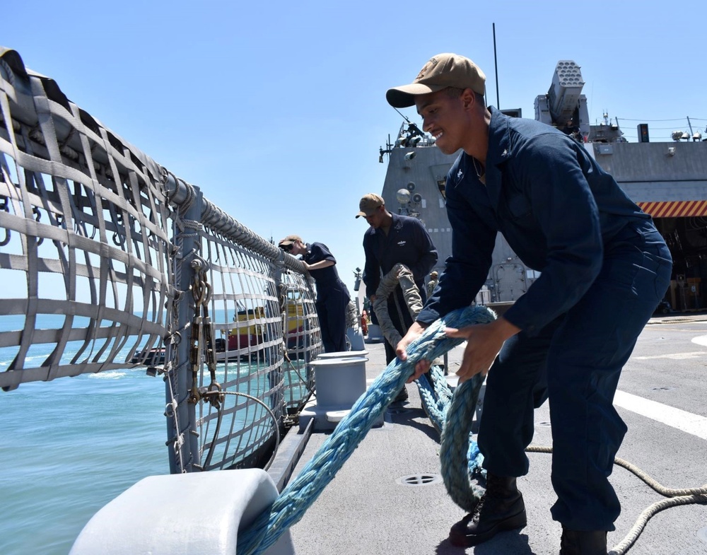 USS Billings Prepares to Depart from Ponce