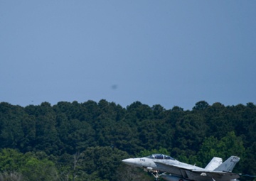 Commander, U.S. Fleet Forces Command flies in an F/A-18