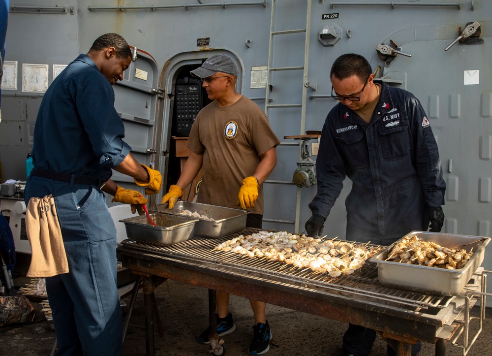 Sailors Aboard USS Dewey (DDG 105) Enjoy Steel Beach Picnic