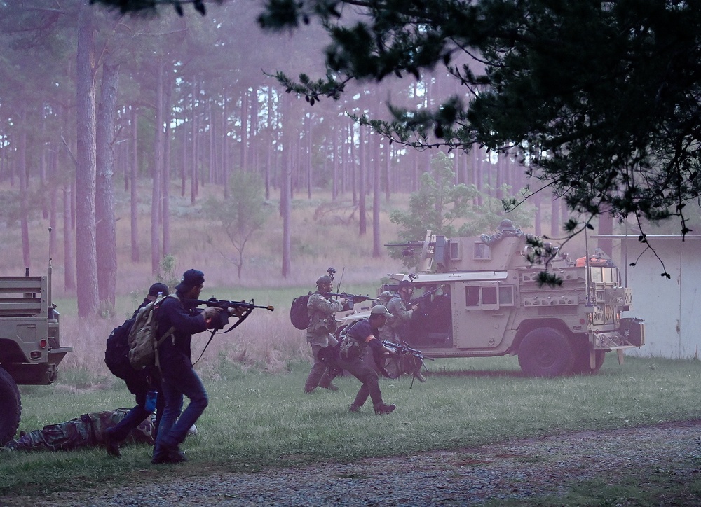 Green Beret Candidates Undergo Robin Sage Exercise