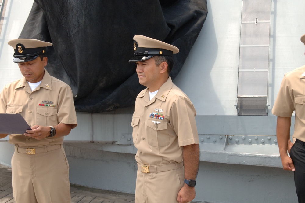 Naval Museum hosts a reenlistment ceremony