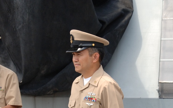 Naval Museum hosts a reenlistment ceremony