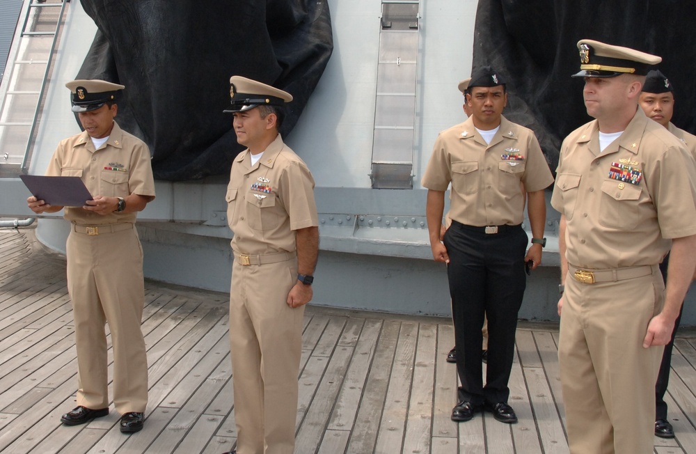 Naval Museum hosts a reenlistment ceremony