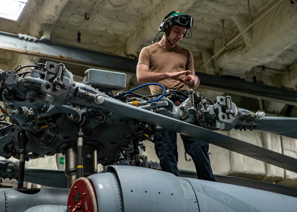 MH-60S Seahawk maintenance