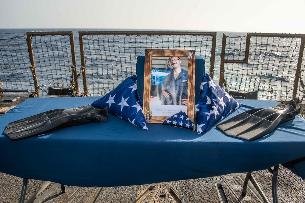 USS Jason Dunham (DDG 109) Conduct a Memorial Ceremony