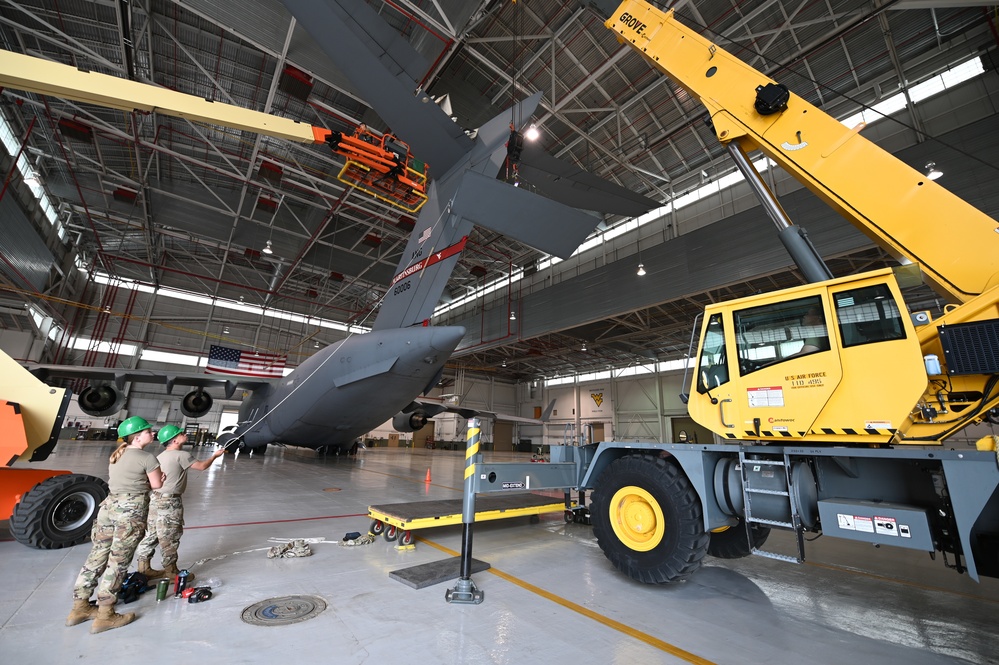 C-17 Globemaster III aircraft maintenance