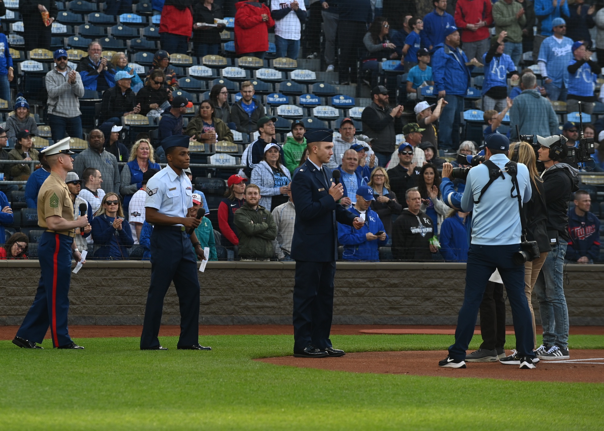 19th MUNS Airman, B-2 represent Team Whiteman at Kansas City Chiefs playoff  game > Whiteman Air Force Base > News