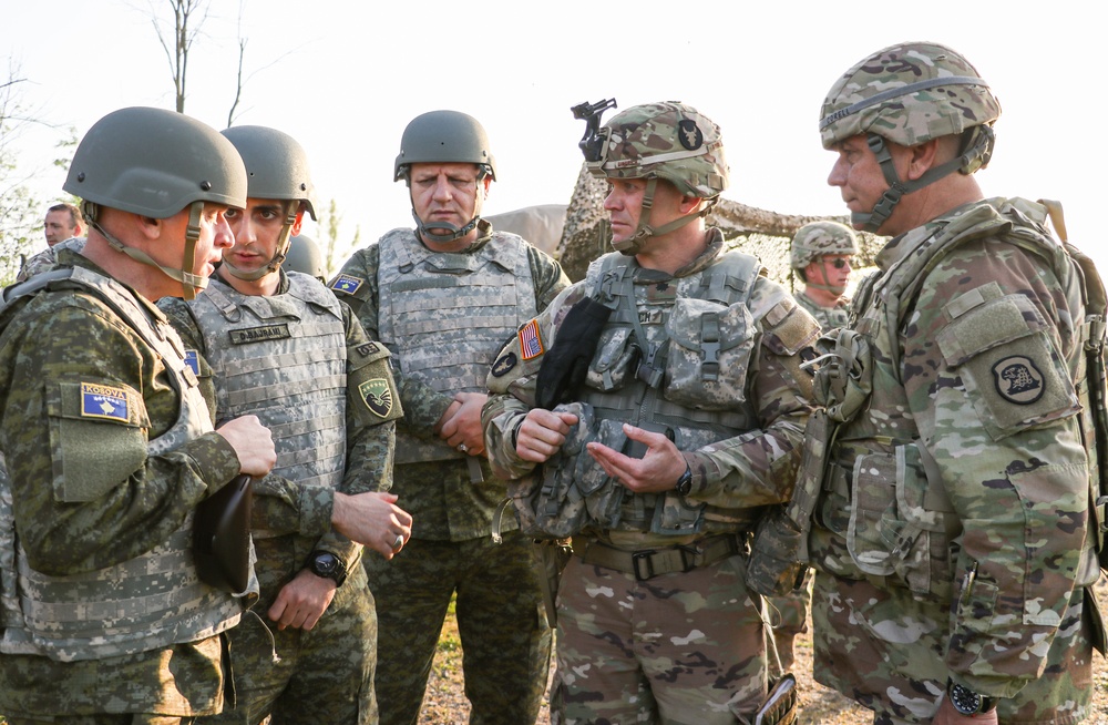 1-133rd Infantry commander briefs Iowa, Kosovo generals