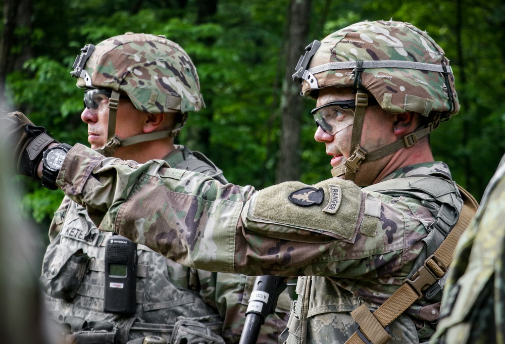 1-133rd company commander briefs Iowa, Kosovo leaders on unit operations