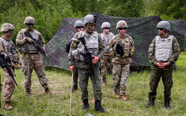 Kosovo Security Force troop briefs Iowa, Kosovo leaders on maneuver tactics