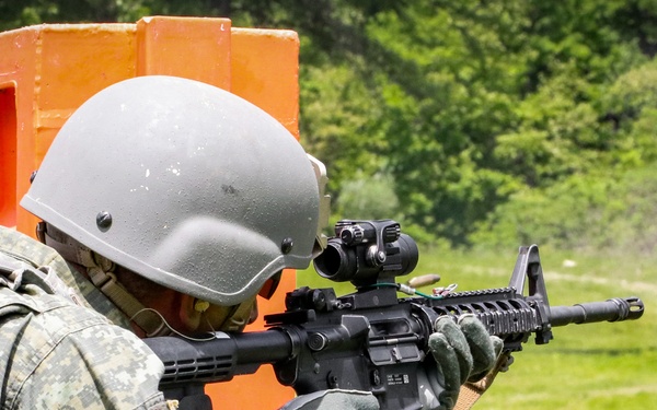 Iowa, Kosovo troops conduct joint live-fire exercise