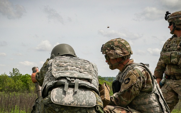 Iowa, Kosovo troops fire 60 mm mortars