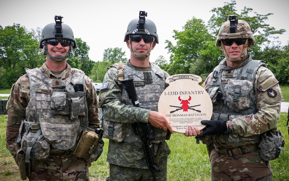 1-133rd Infantry presents plaque to Kosovo Security Force for successful joint training