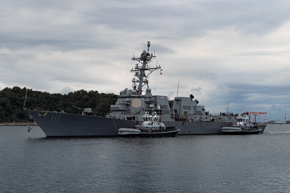 USS Spruance (DDG 111) Arrives at Commander, Fleet Activities Yokosuka (CFAY)