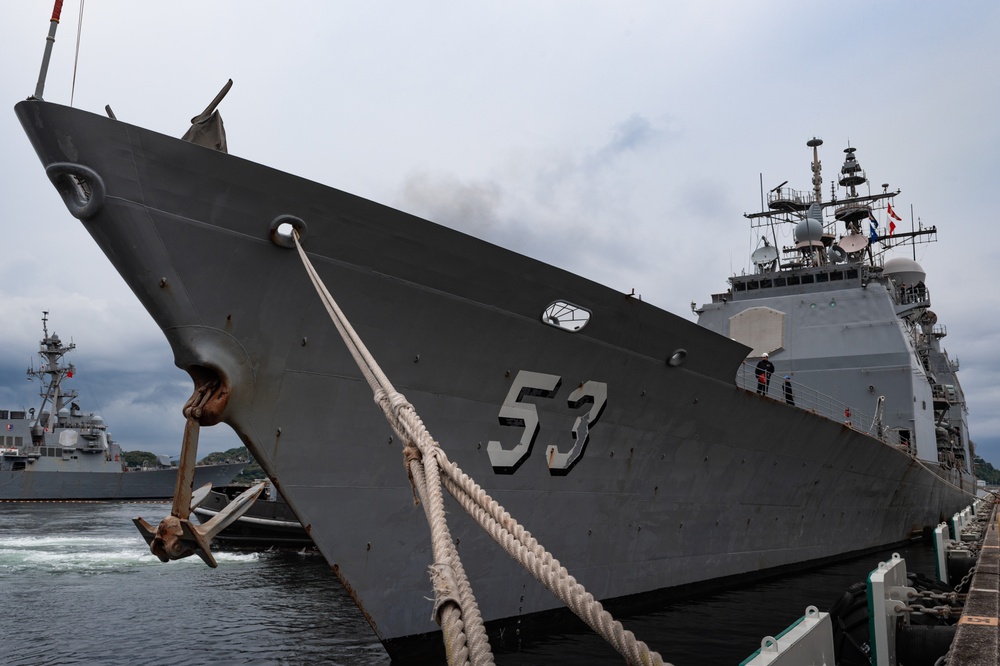 USS Mobile Bay (CG 53) Arrives at Commander, Fleet Activities Yokosuka (CFAY)