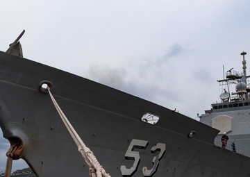 USS Mobile Bay (CG 53) Arrives at Commander, Fleet Activities Yokosuka (CFAY)