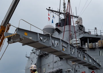 USS Mobile Bay (CG 53) Arrives at Commander, Fleet Activities Yokosuka (CFAY)