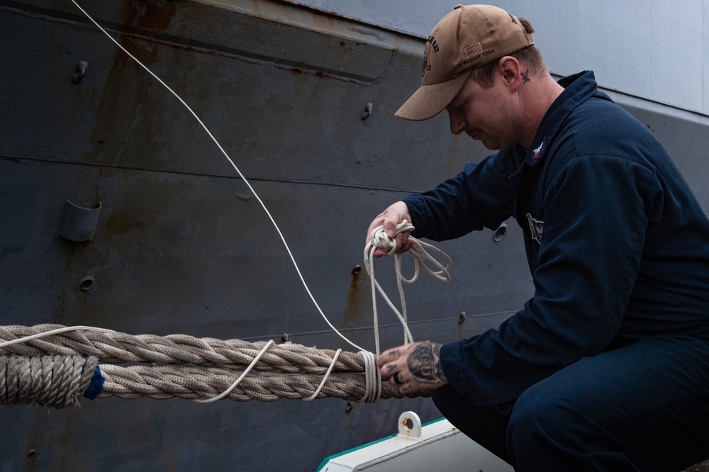 USS Mobile Bay (CG 53) Arrives at Commander, Fleet Activities Yokosuka (CFAY)