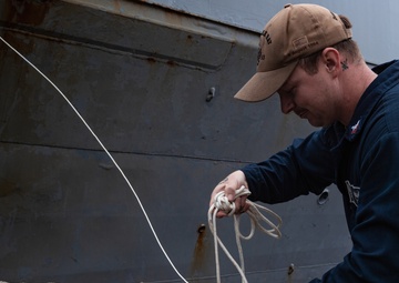 USS Mobile Bay (CG 53) Arrives at Commander, Fleet Activities Yokosuka (CFAY)
