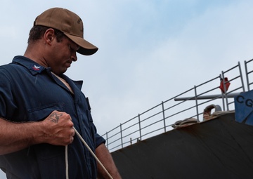 USS Mobile Bay (CG 53) Arrives at Commander, Fleet Activities Yokosuka (CFAY)