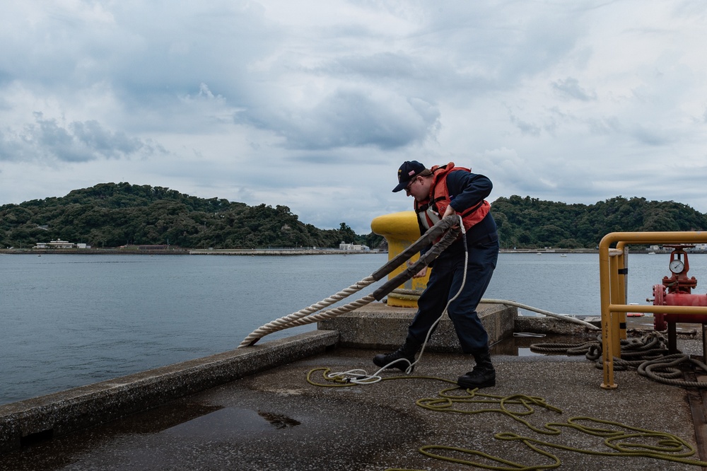 USS Mobile Bay (CG 53) Arrives at Commander, Fleet Activities Yokosuka (CFAY)