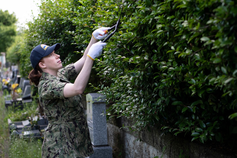 CFAY Ikego Detachment Volunteers to Clean Yokohama Foreign General Cemetery