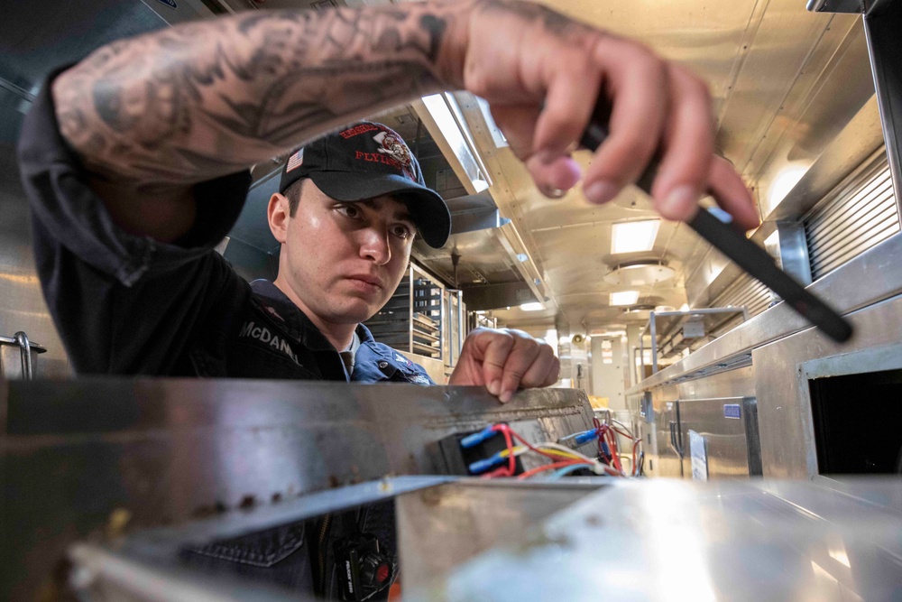 USS Hershel "Woody" Williams (ESB 4) Conducts Routine Maintenance