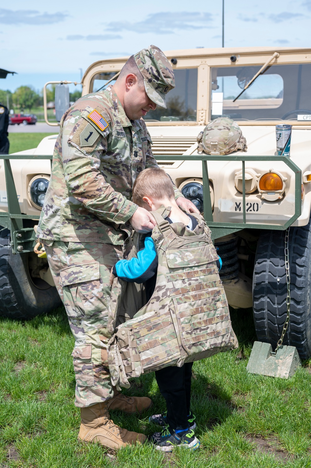 Marauder Soldiers spend time with elementary students