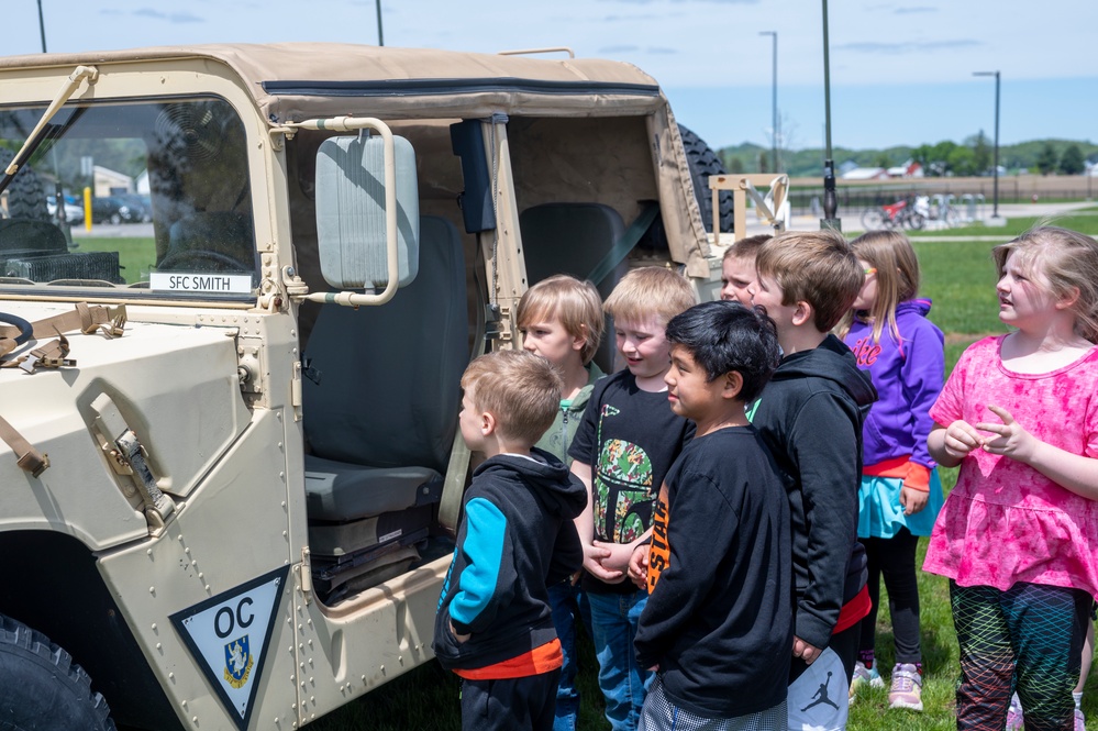 Marauder Soldiers spend time with elementary students