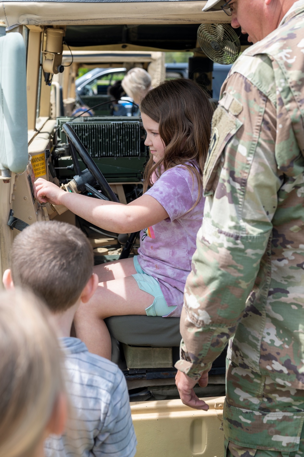 Marauder Soldiers spend time with elementary students