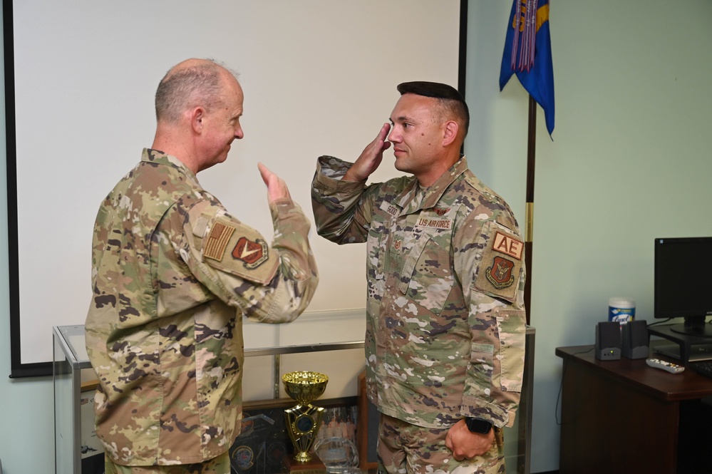 908th Welcomes 22nd Air Force Command Team