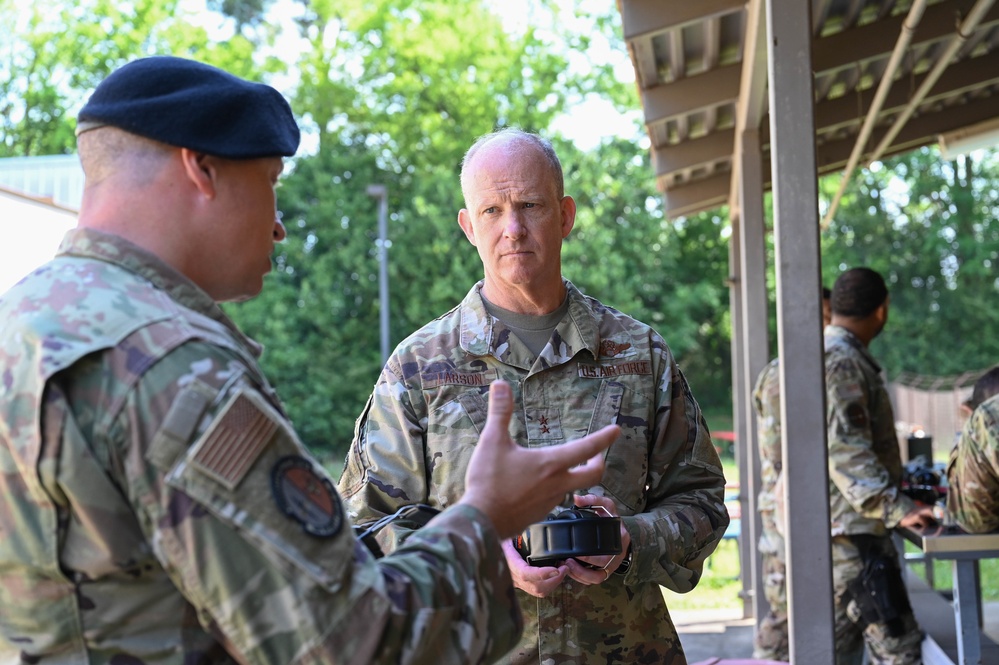 908th Welcomes 22nd Air Force Command Team