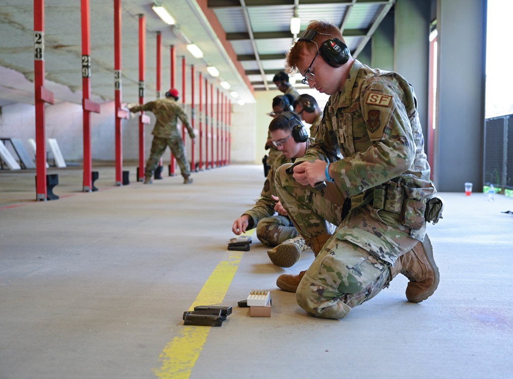 908th Welcomes 22nd Air Force Command Team
