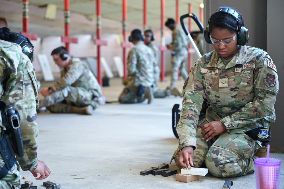 908th Welcomes 22nd Air Force Command Team