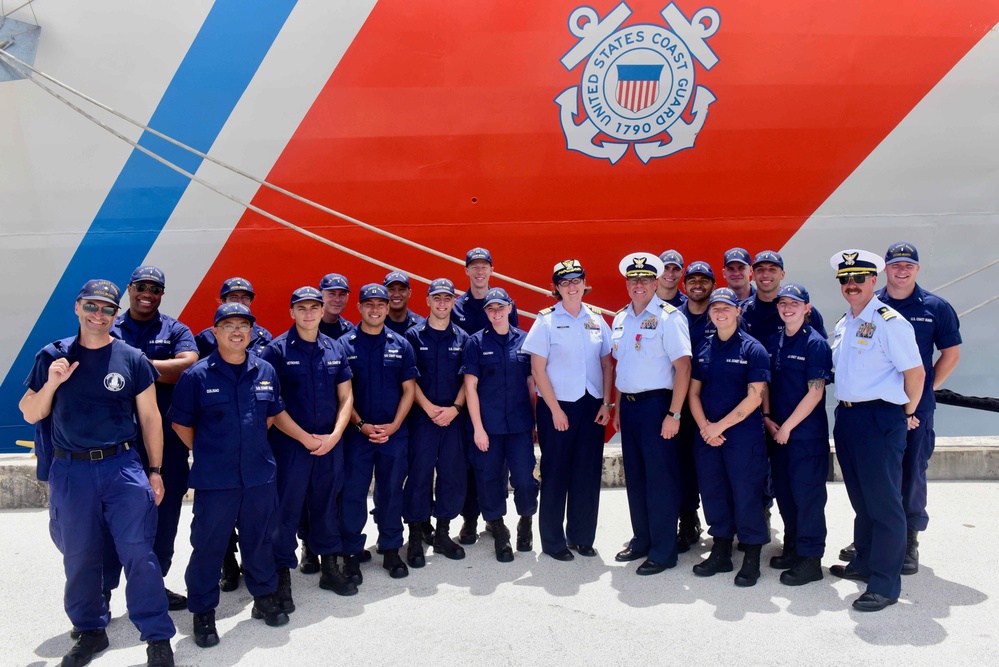 U.S. Coast Guard Cutter Munro conducts changes command ceremony