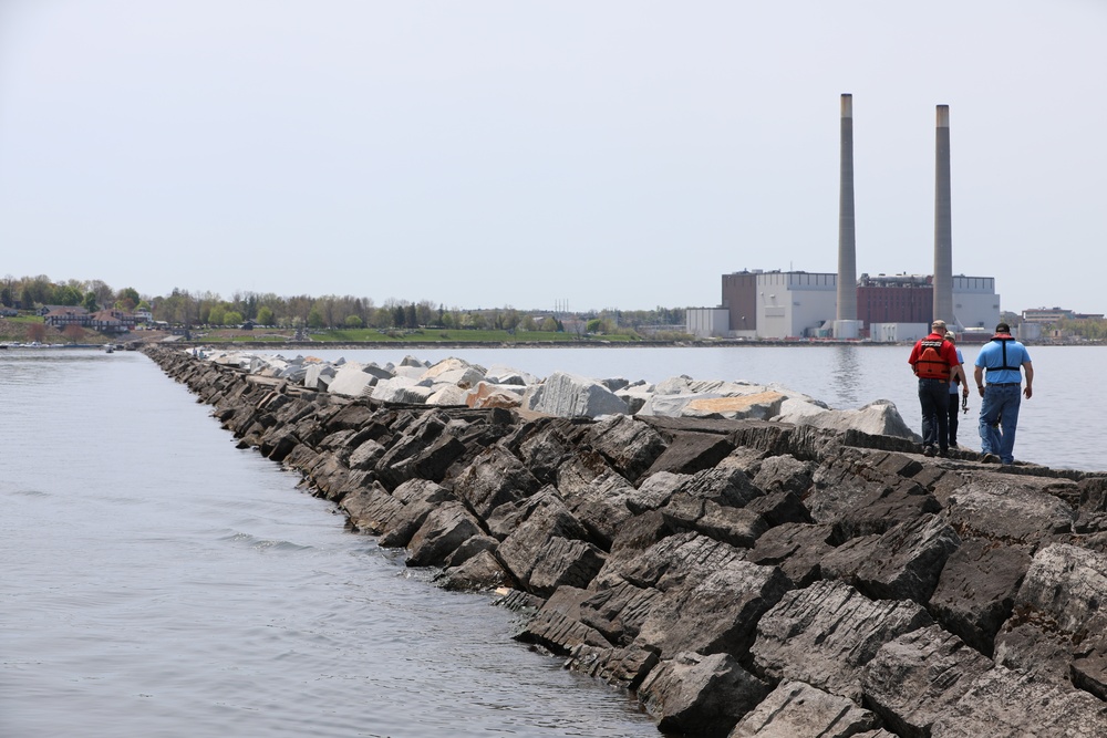 USACE Buffalo District inspects Oswego Harbor breakwaters